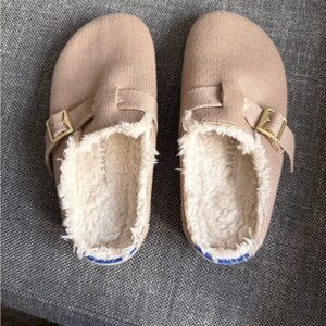 Rothy's The Cozy Buckle Clog in Honey. Size 7.